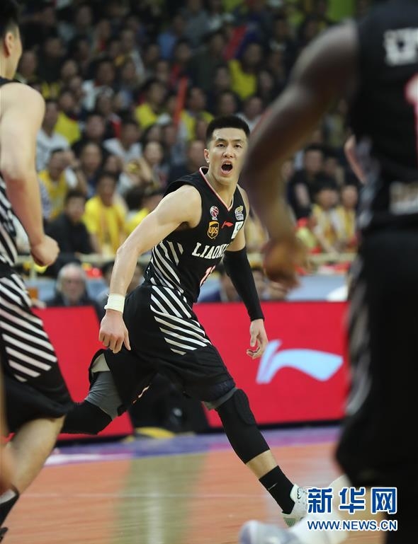 CBA总决赛第一场:辽宁本钢队获胜
