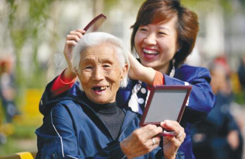 老龄蓝皮书显示 老年人幸福感显著提高