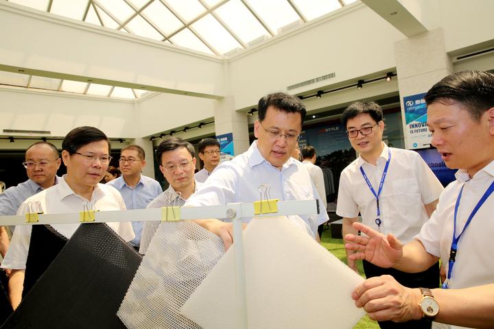 袁家军:精准有效防范化解重大风险 确保经济社