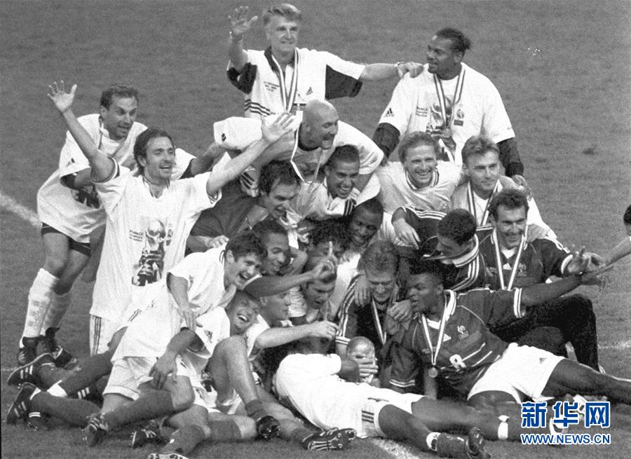 足球--法国队与大力神杯再续前缘