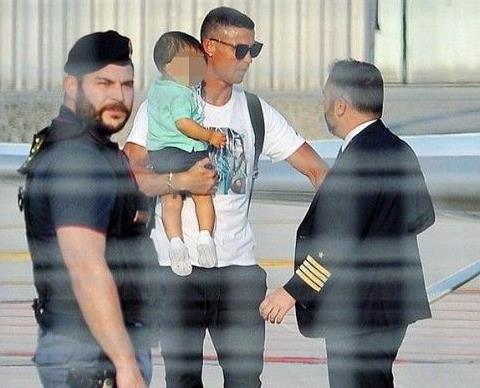 罗在中国影响力多大!内裤销8000万,签名球衣成