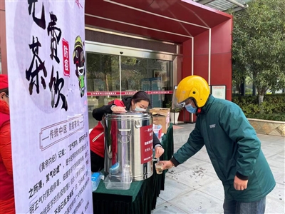 日本记者吐槽民众给震区寄千纸鹤：占用运送资源，对救灾毫无用处