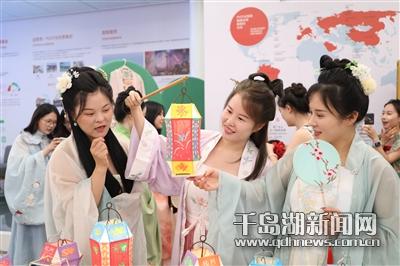 习近平出席亚太经合组织第三十次领导人非正式会议并发表重要讲话