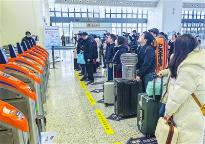 春运首日 平稳有序