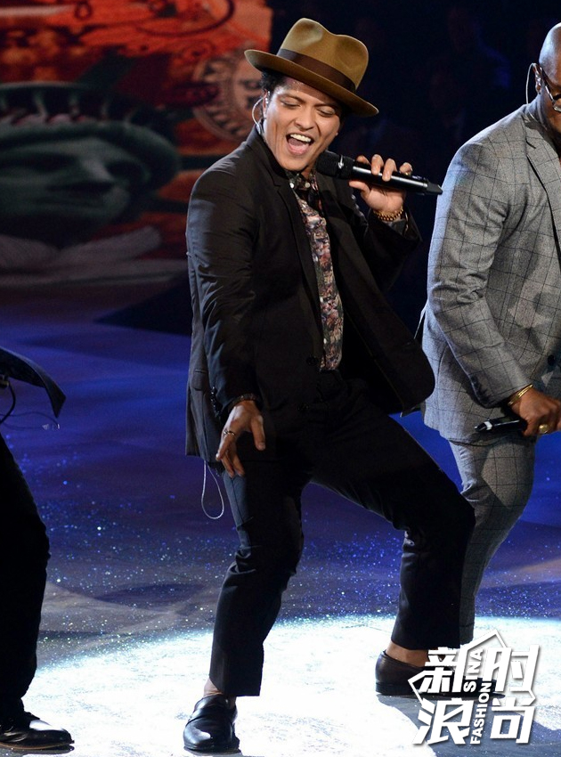 2012表演嘉宾：Bruno-Mars