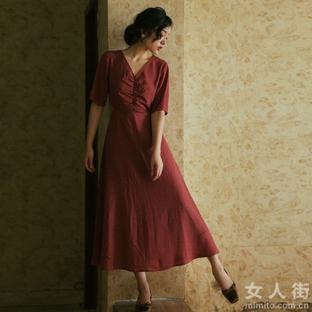 超仙的连衣裙，修身显瘦好似凡间仙女