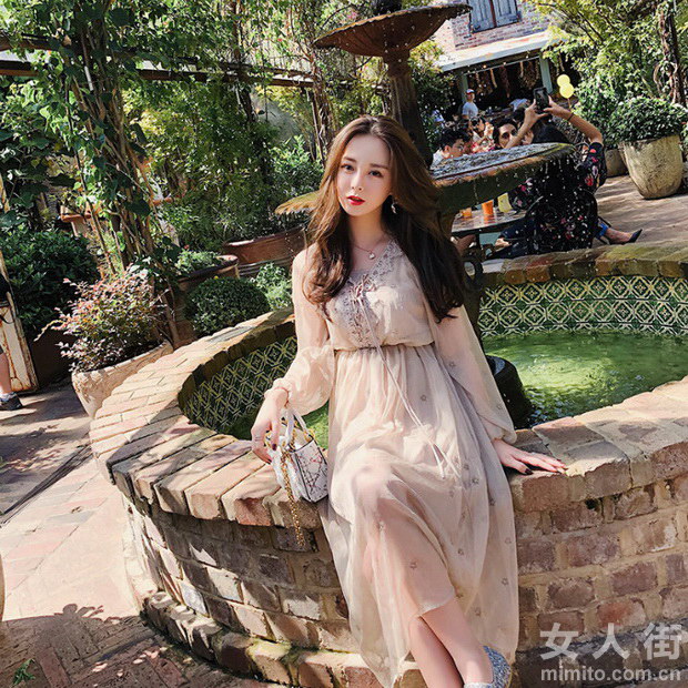 超仙的连衣裙，修身显瘦好似凡间仙女