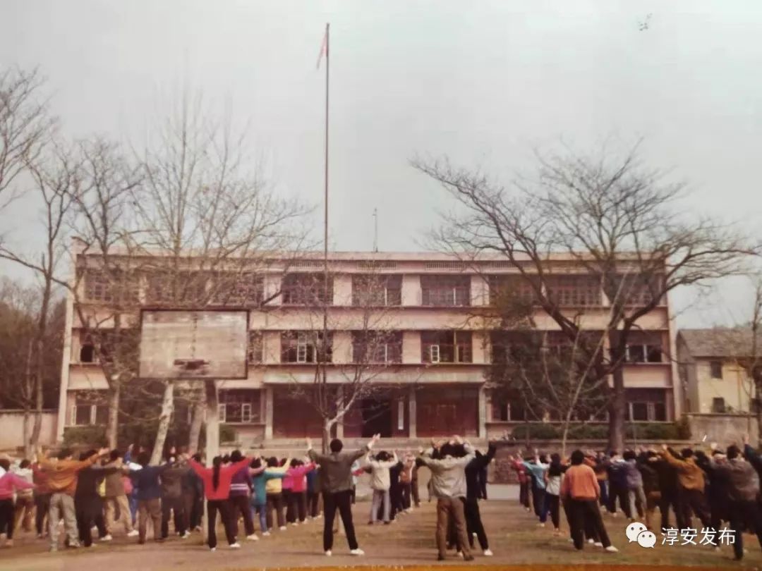 80年代的广东机械学院校门-广东工业大学图库