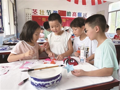 美育润心筑梦想 科学启智向光行
