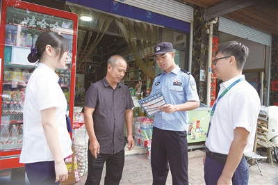 大市派出所联合淳安农商银行大墅支行开展反诈宣传