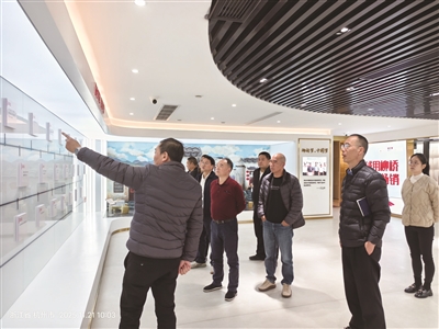 临岐市场监管所“取经”柳桥集团：探秘羽绒服生产，解锁发展密码