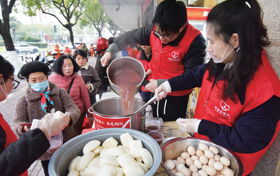 “腊八”送温情 “粥到”暖人心