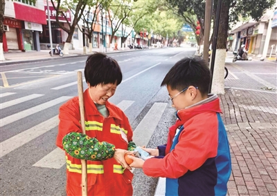 南山师生送暖 感恩奉献种心间<div><br></div><div><br></div>