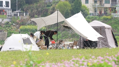 “烧烤帐篷一站式”让乡村消费“燃”起来