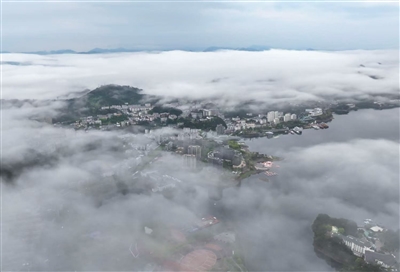 千岛云起 湖山入画