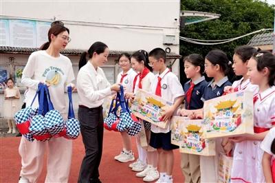 以爱为名 守护留守儿童的六一时光