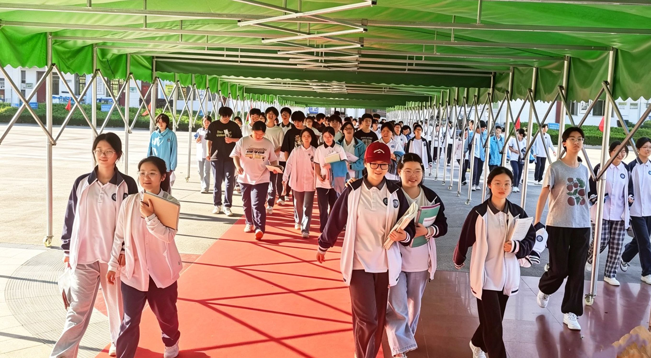高考收官日 少年正扬帆<div><br></div>
