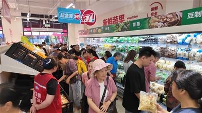 新开业的“超盒算NB”人气火爆