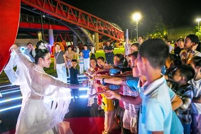 湖畔微舞台 点亮夜千岛