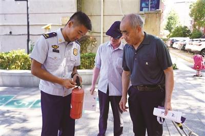 消防宣传进社区筑牢居民安全防线