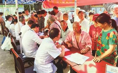 情系桑梓守初心 专家义诊促真情
